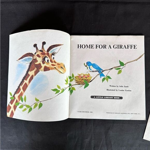 Vintage 1968 Read-along Home for a Giraffe 45 vinyl Record and Book Set - Picture 5 of 10